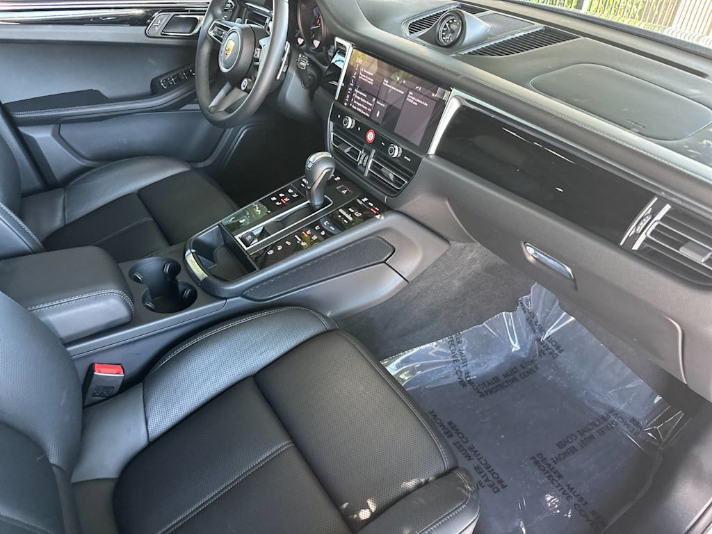 Thumbnail: 2026 Porsche Macan - 13
