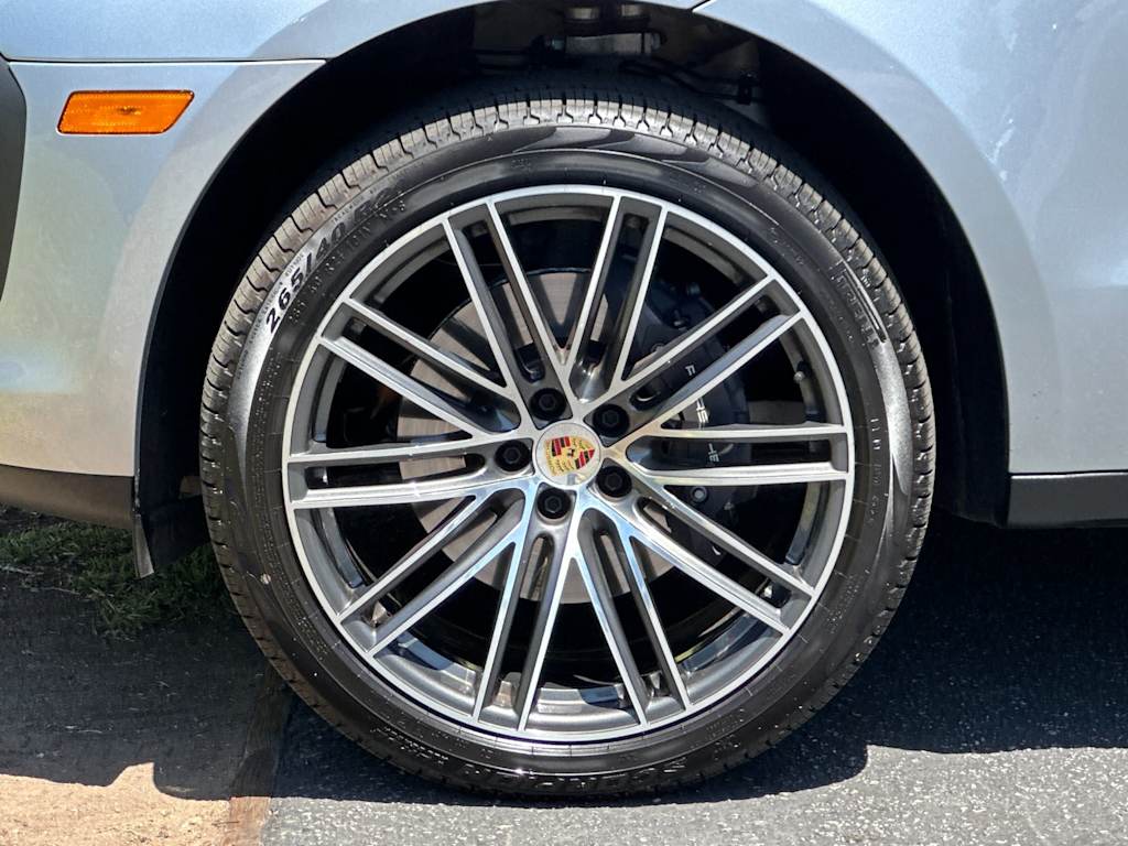 Thumbnail: 2026 Porsche Macan - 8