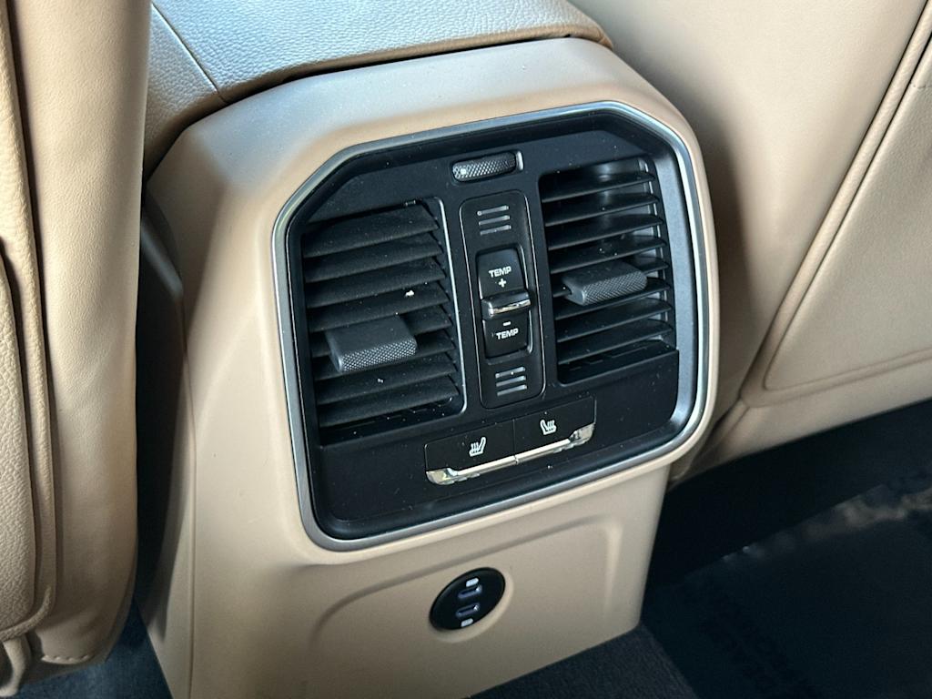 Thumbnail: 2026 Porsche Macan - 23