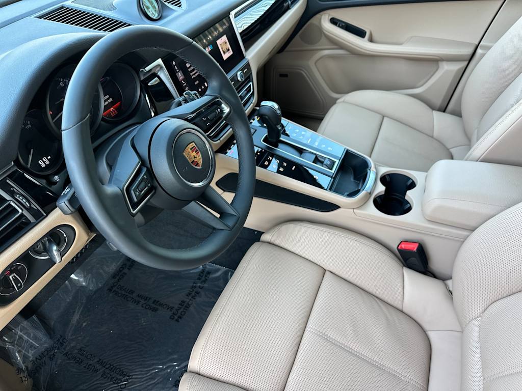 Thumbnail: 2026 Porsche Macan - 10