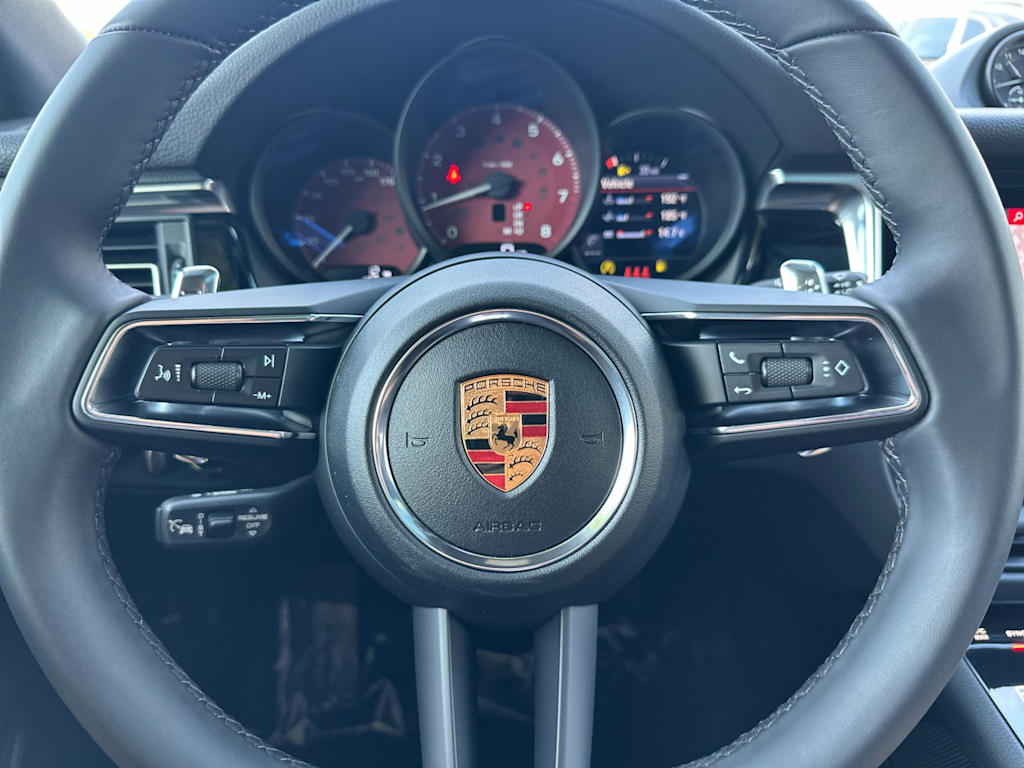 Thumbnail: 2026 Porsche Macan - 29