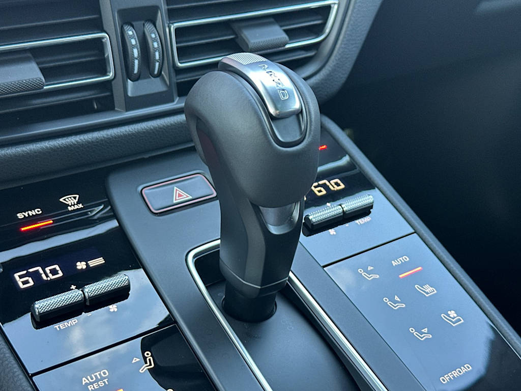 Thumbnail: 2026 Porsche Macan - 28