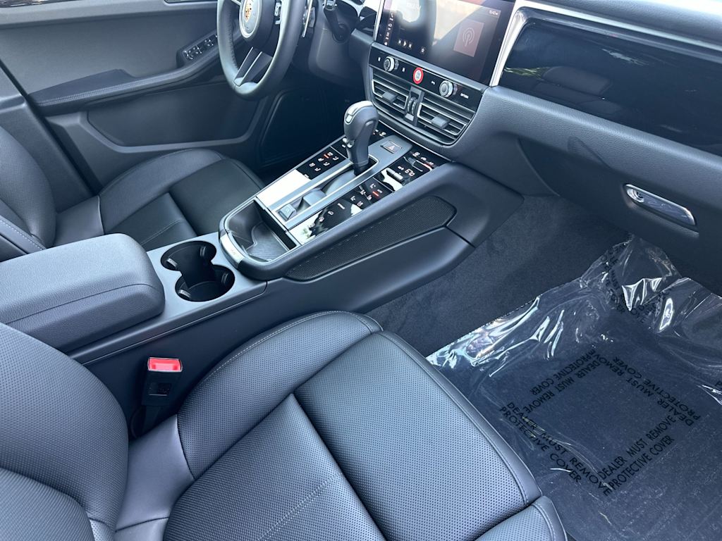 Thumbnail: 2026 Porsche Macan - 7