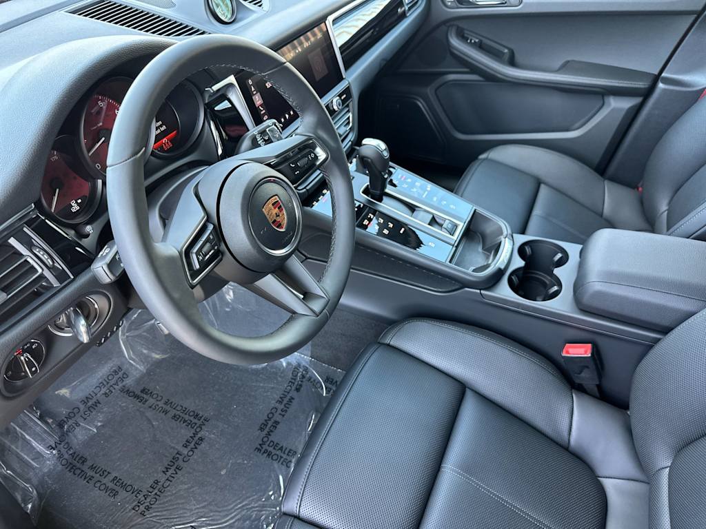 Thumbnail: 2026 Porsche Macan - 2