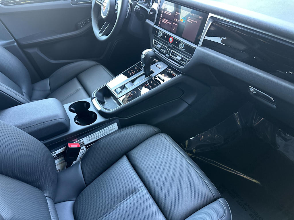 Thumbnail: 2026 Porsche Macan - 13
