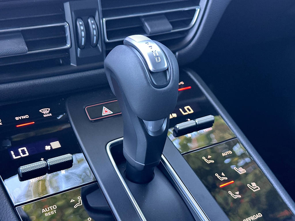 Thumbnail: 2026 Porsche Macan - 29