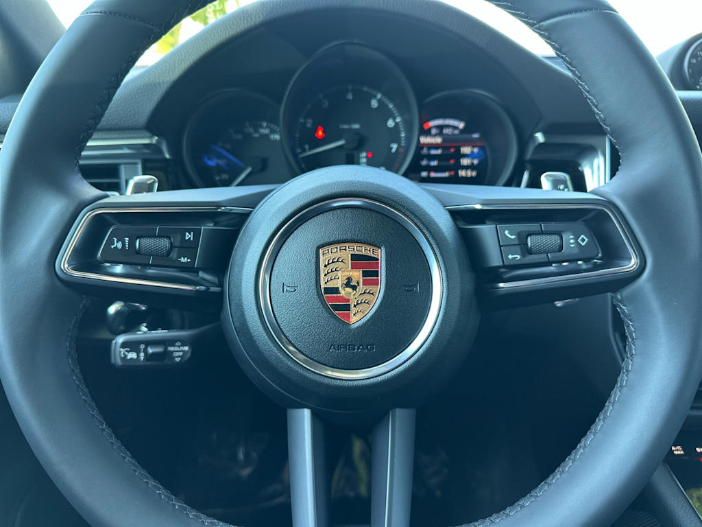 Thumbnail: 2026 Porsche Macan - 30