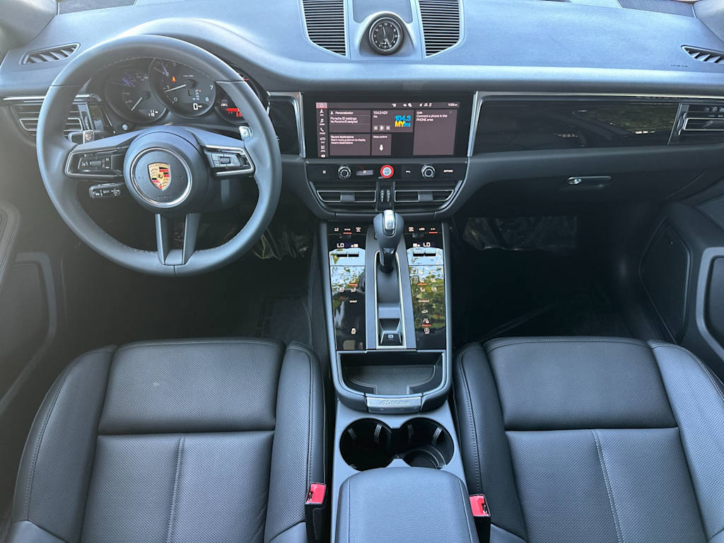 Thumbnail: 2026 Porsche Macan - 2