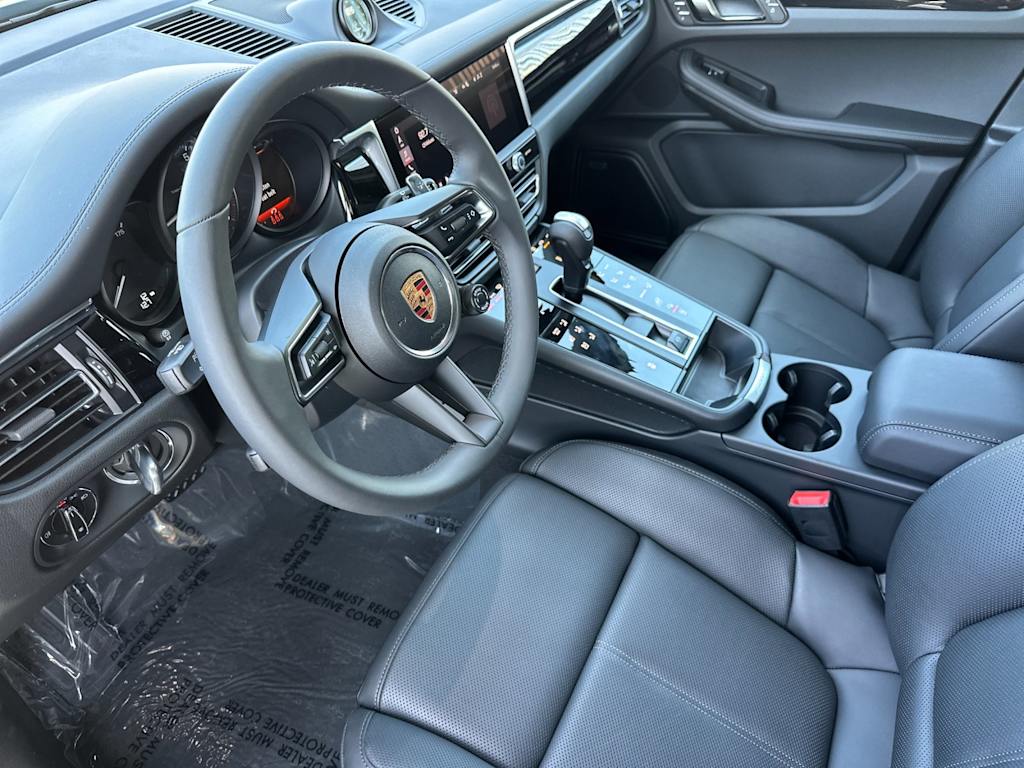 Thumbnail: 2026 Porsche Macan - 2