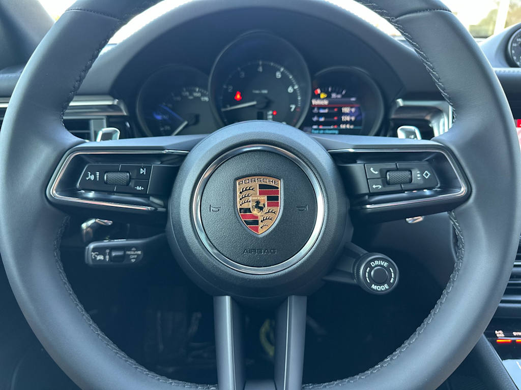 Thumbnail: 2026 Porsche Macan - 29