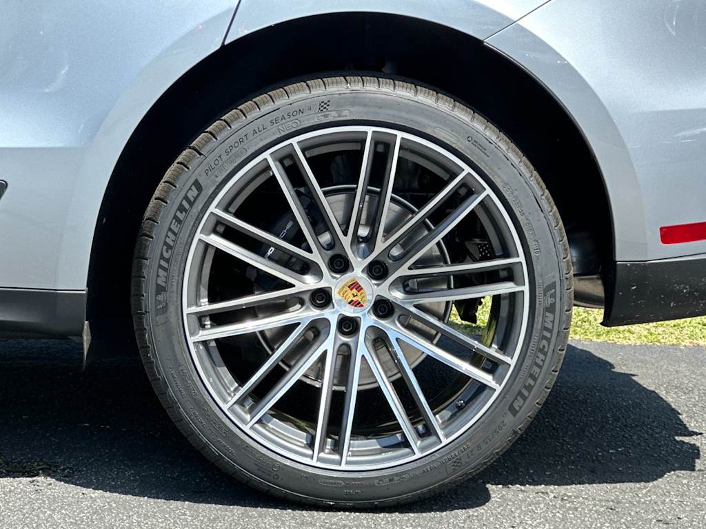 Thumbnail: 2026 Porsche Macan - 8