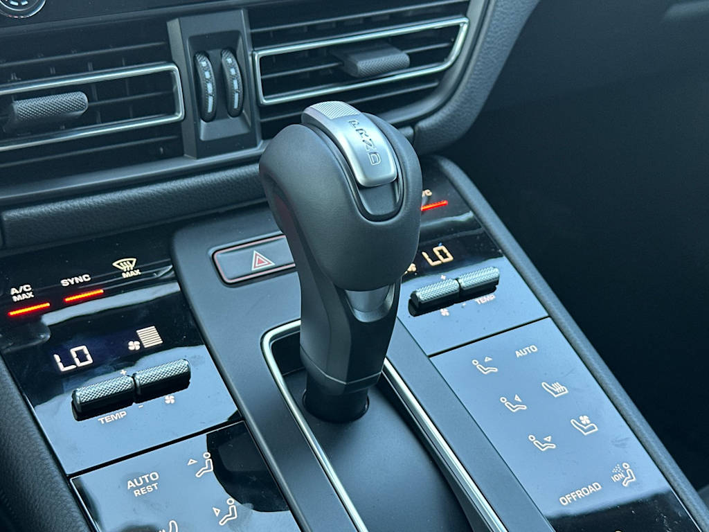 Thumbnail: 2026 Porsche Macan - 28