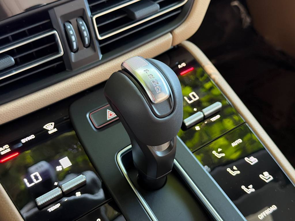 Thumbnail: 2026 Porsche Macan - 29