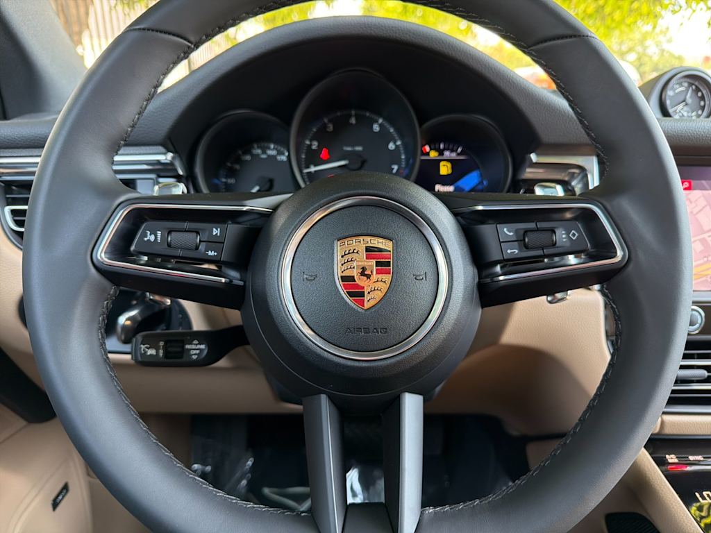 Thumbnail: 2026 Porsche Macan - 14