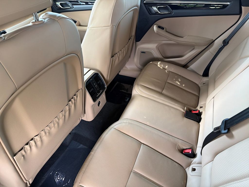 Thumbnail: 2026 Porsche Macan - 12