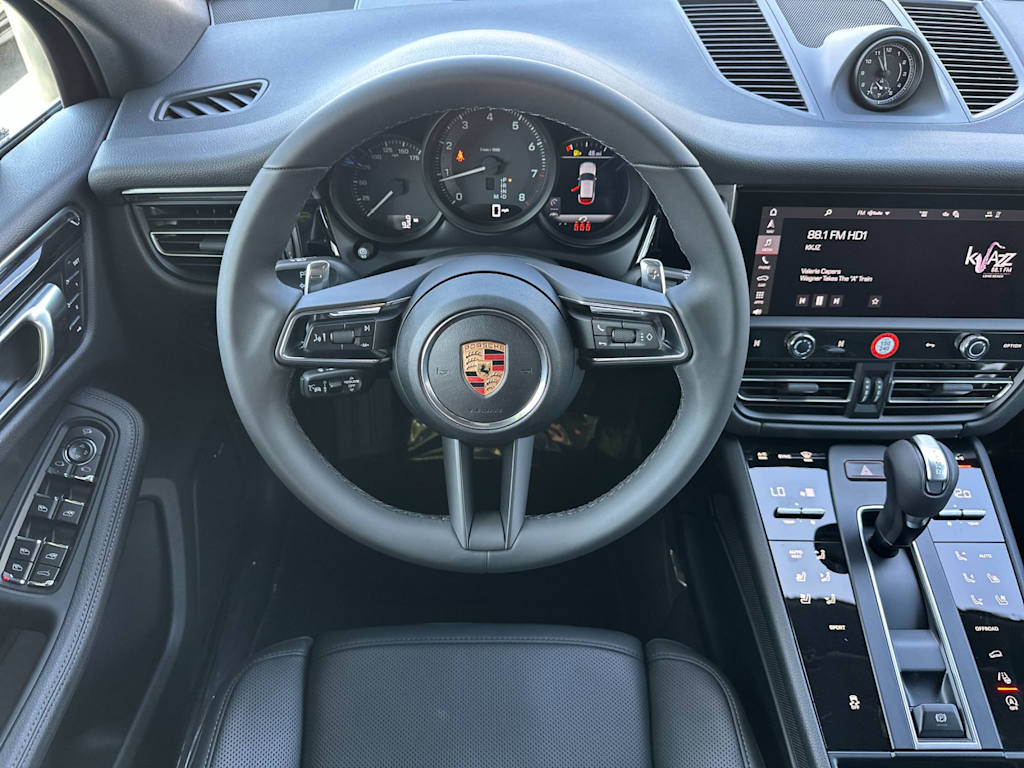 Thumbnail: 2026 Porsche Macan - 8