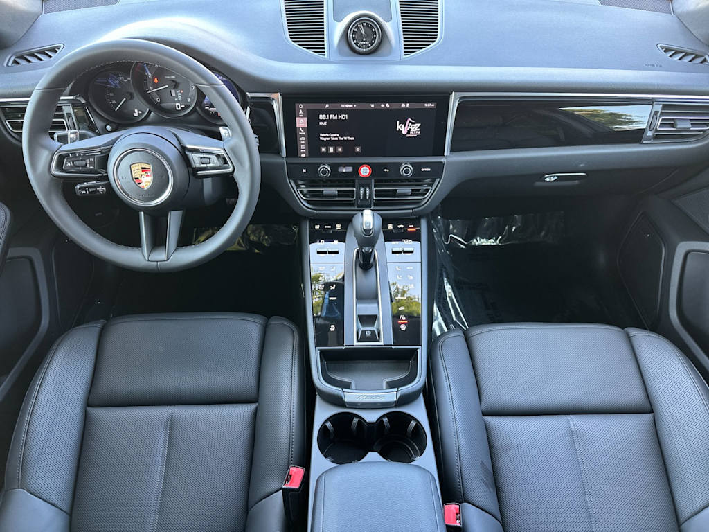 Thumbnail: 2026 Porsche Macan - 2