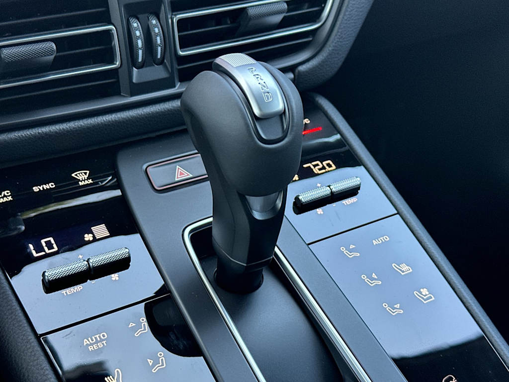 Thumbnail: 2026 Porsche Macan - 28