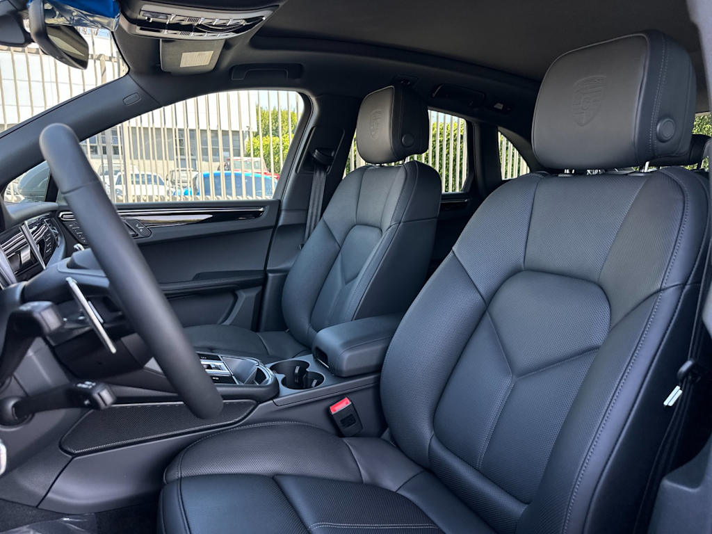 Thumbnail: 2026 Porsche Macan - 10