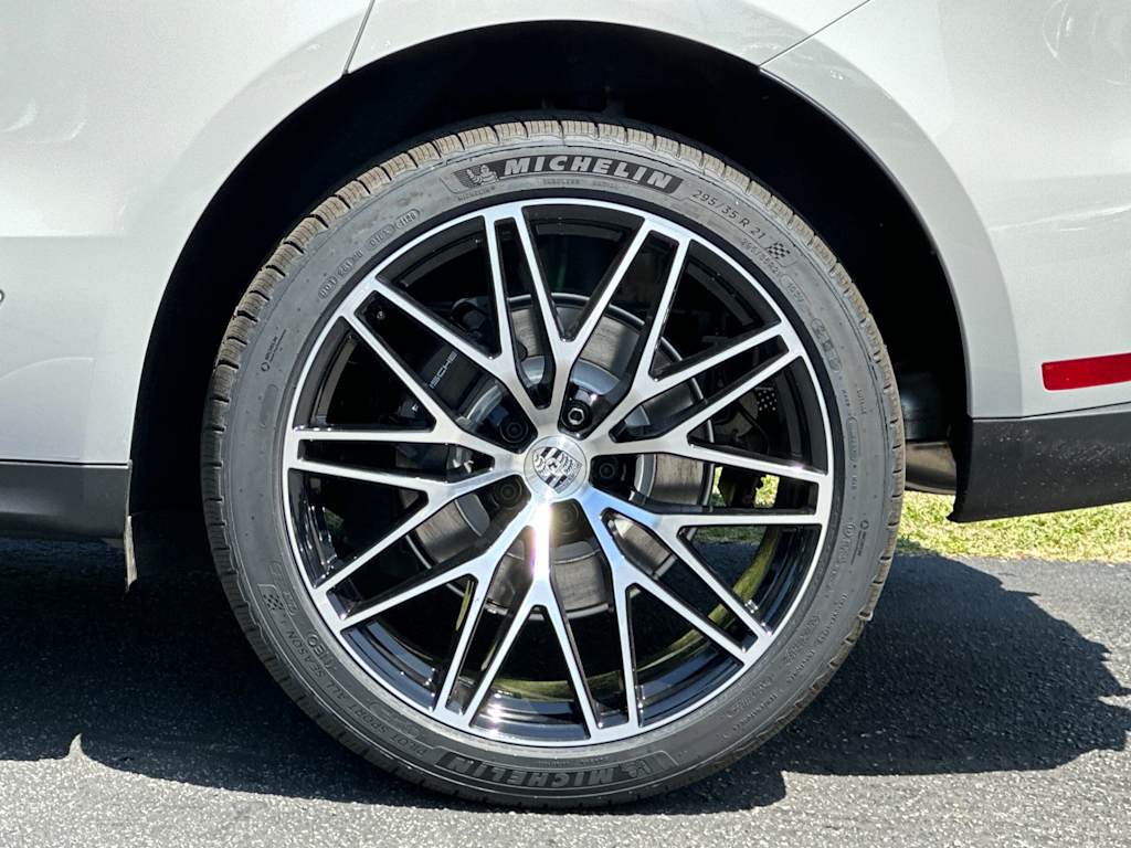 Thumbnail: 2026 Porsche Macan - 7