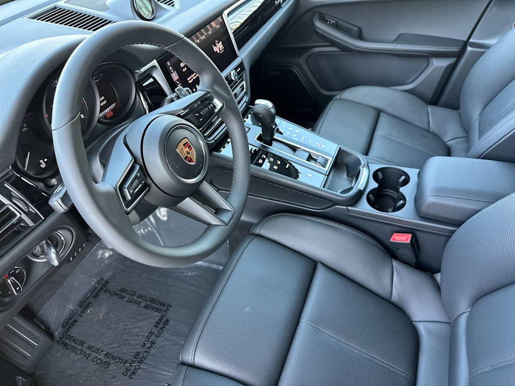 Thumbnail: 2026 Porsche Macan - 9