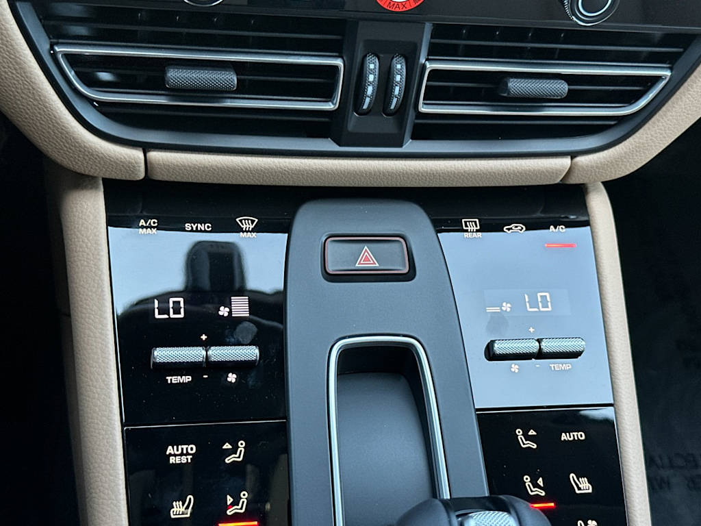 Thumbnail: 2026 Porsche Macan - 15
