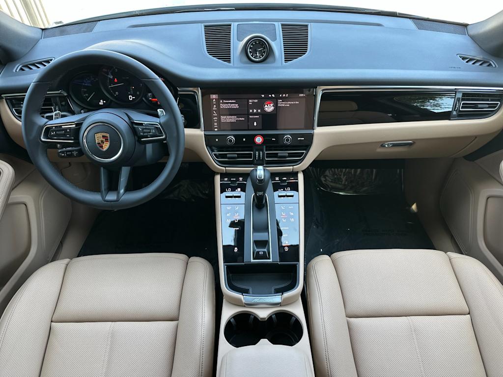 Thumbnail: 2026 Porsche Macan - 9