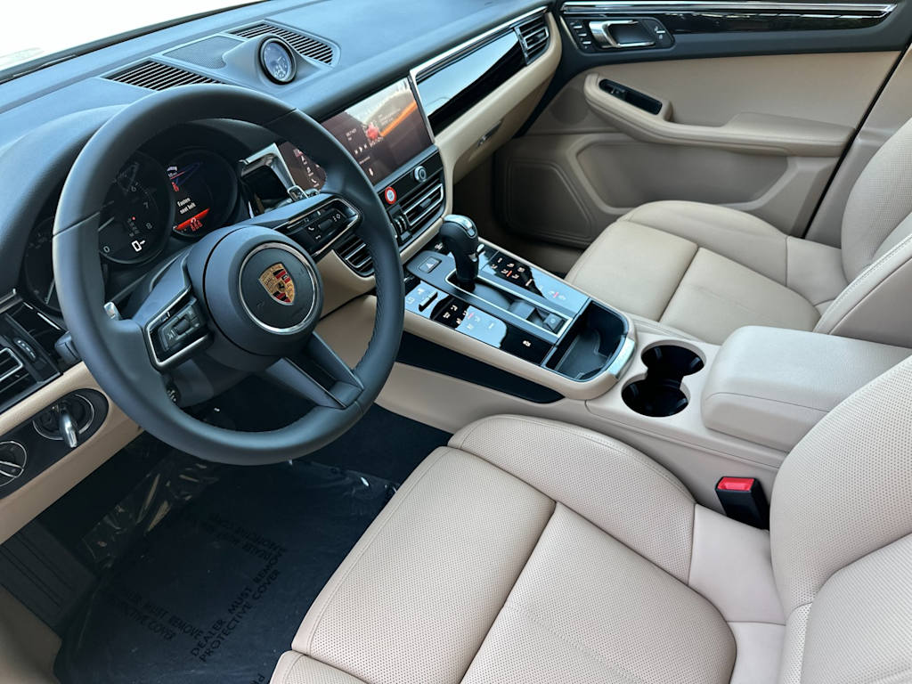 Thumbnail: 2026 Porsche Macan - 2