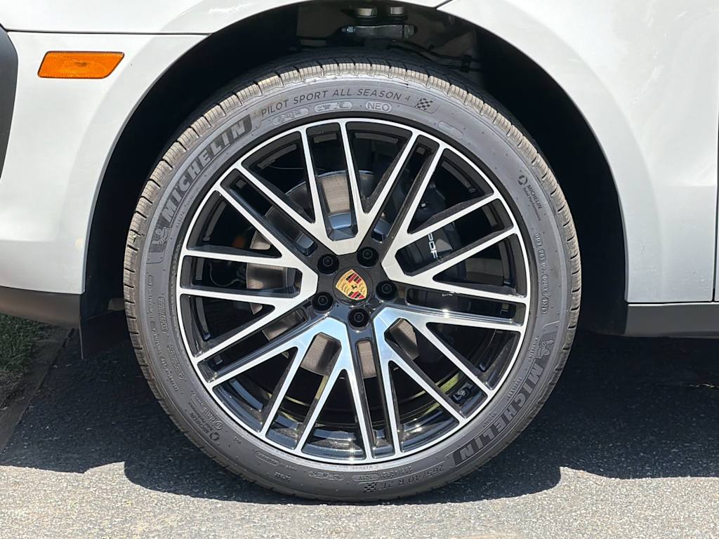 Thumbnail: 2026 Porsche Macan - 8