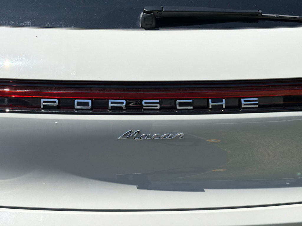 Thumbnail: 2026 Porsche Macan - 33