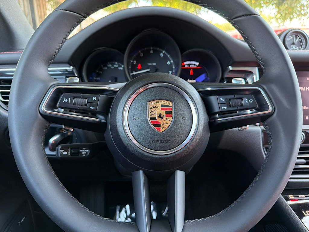 Thumbnail: 2026 Porsche Macan - 14
