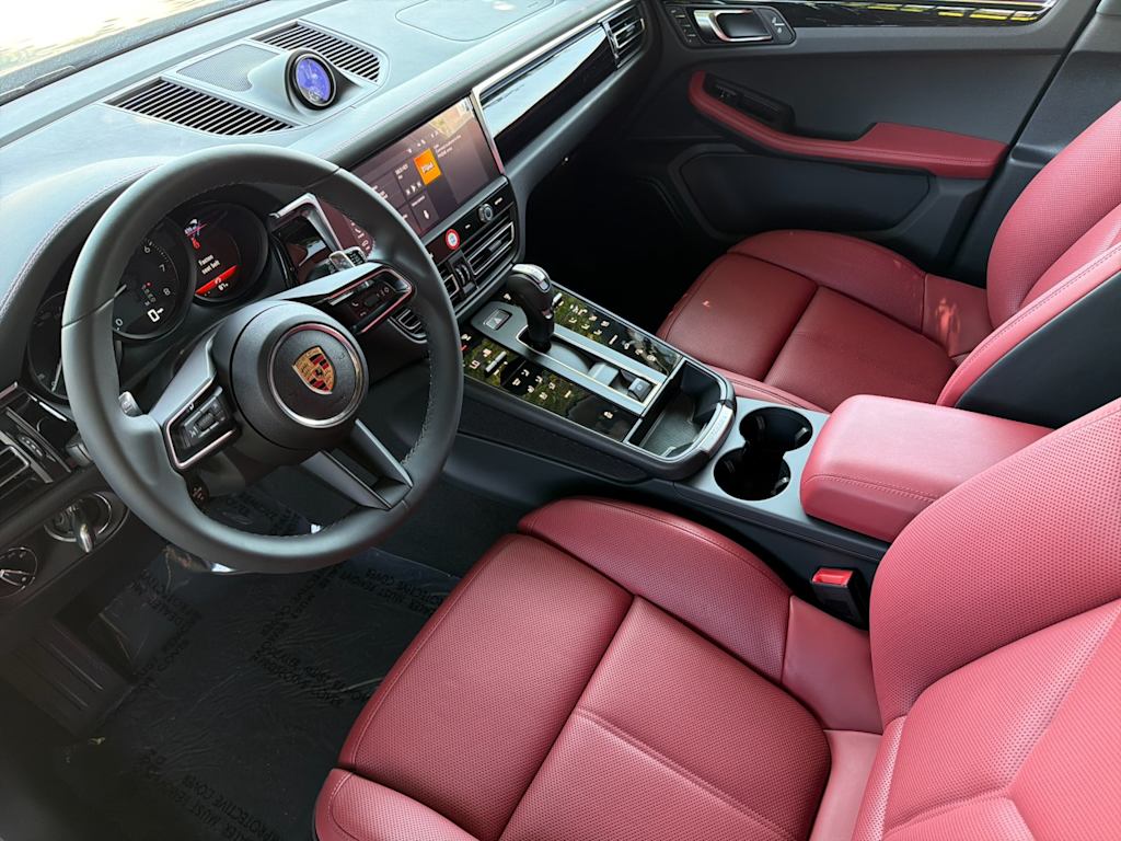 Thumbnail: 2026 Porsche Macan - 10