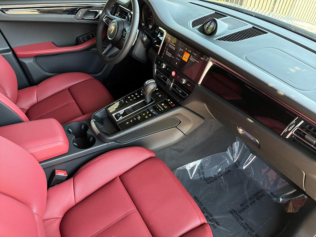 Thumbnail: 2026 Porsche Macan - 13