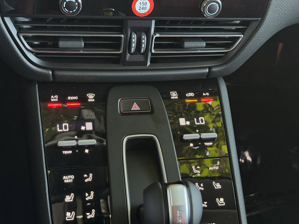 Thumbnail: 2026 Porsche Macan - 14
