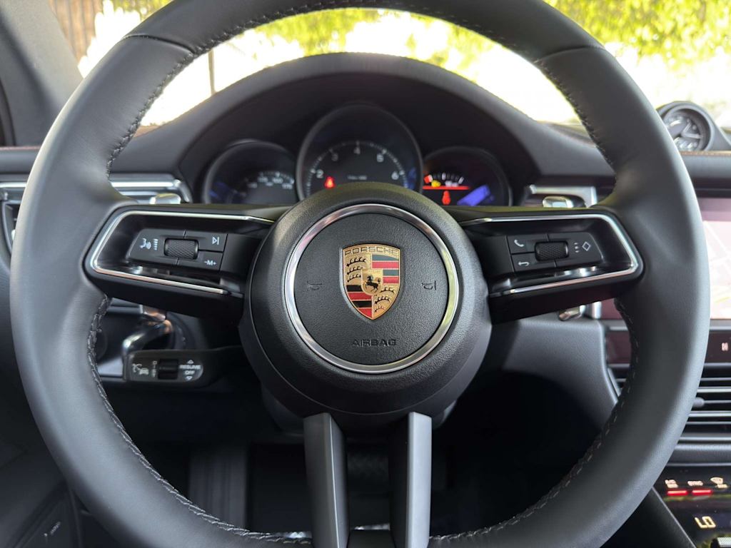 Thumbnail: 2026 Porsche Macan - 29