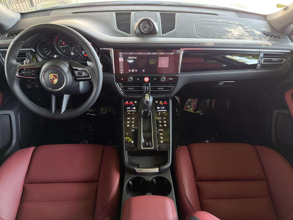 Thumbnail: 2026 Porsche Macan - 8