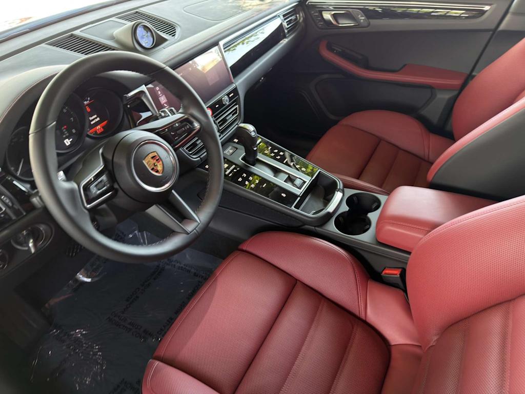 Thumbnail: 2026 Porsche Macan - 2