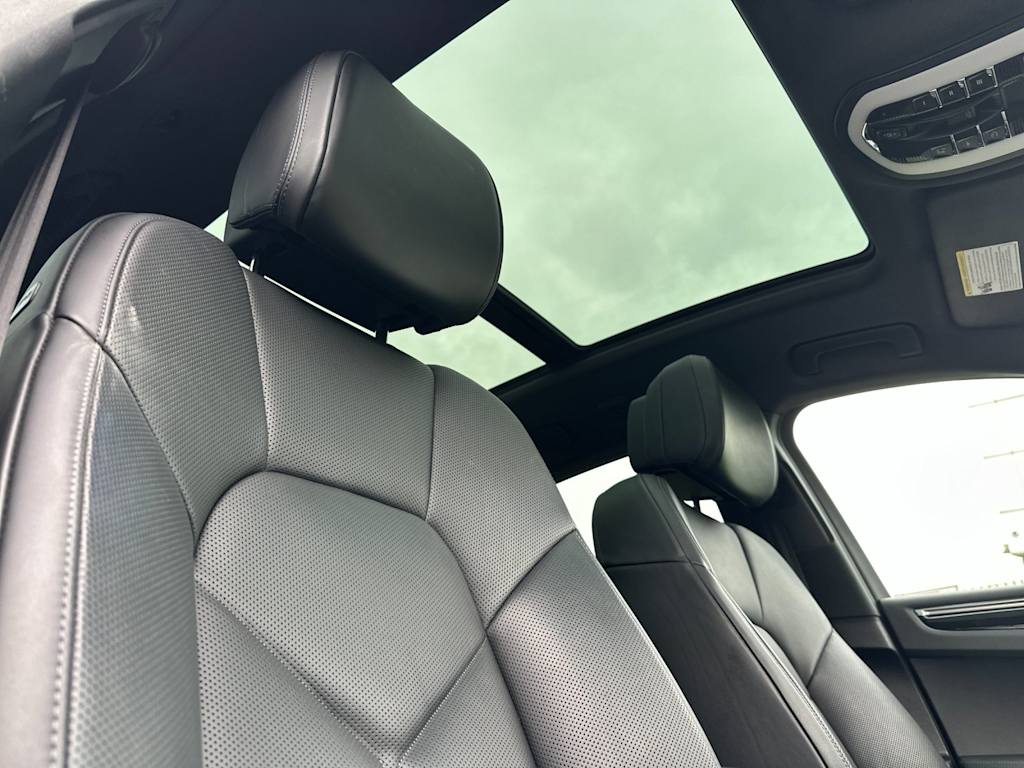 Thumbnail: 2025 Porsche Macan - 25