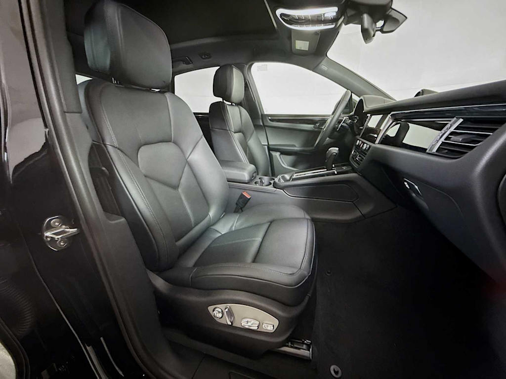 Thumbnail: 2025 Porsche Macan - 11