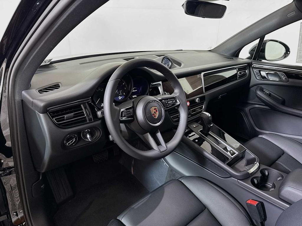 Thumbnail: 2025 Porsche Macan - 2