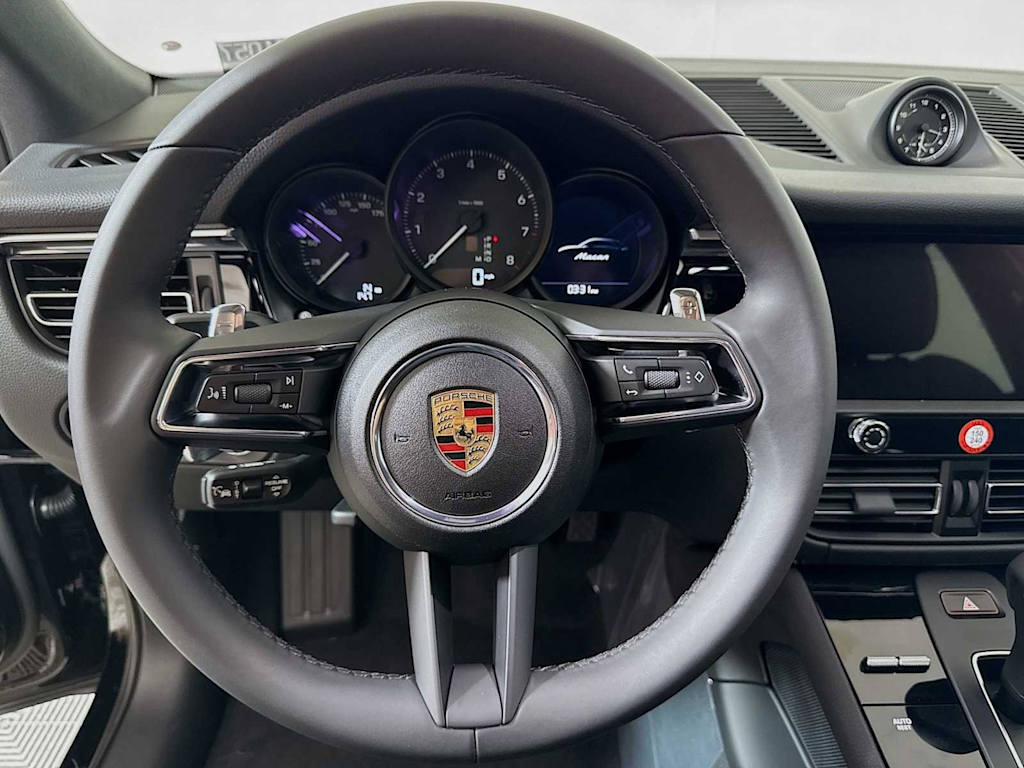 Thumbnail: 2025 Porsche Macan - 9