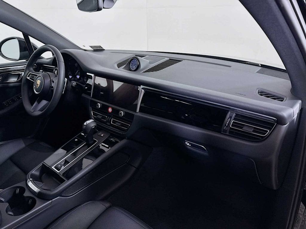 Thumbnail: 2025 Porsche Macan - 51
