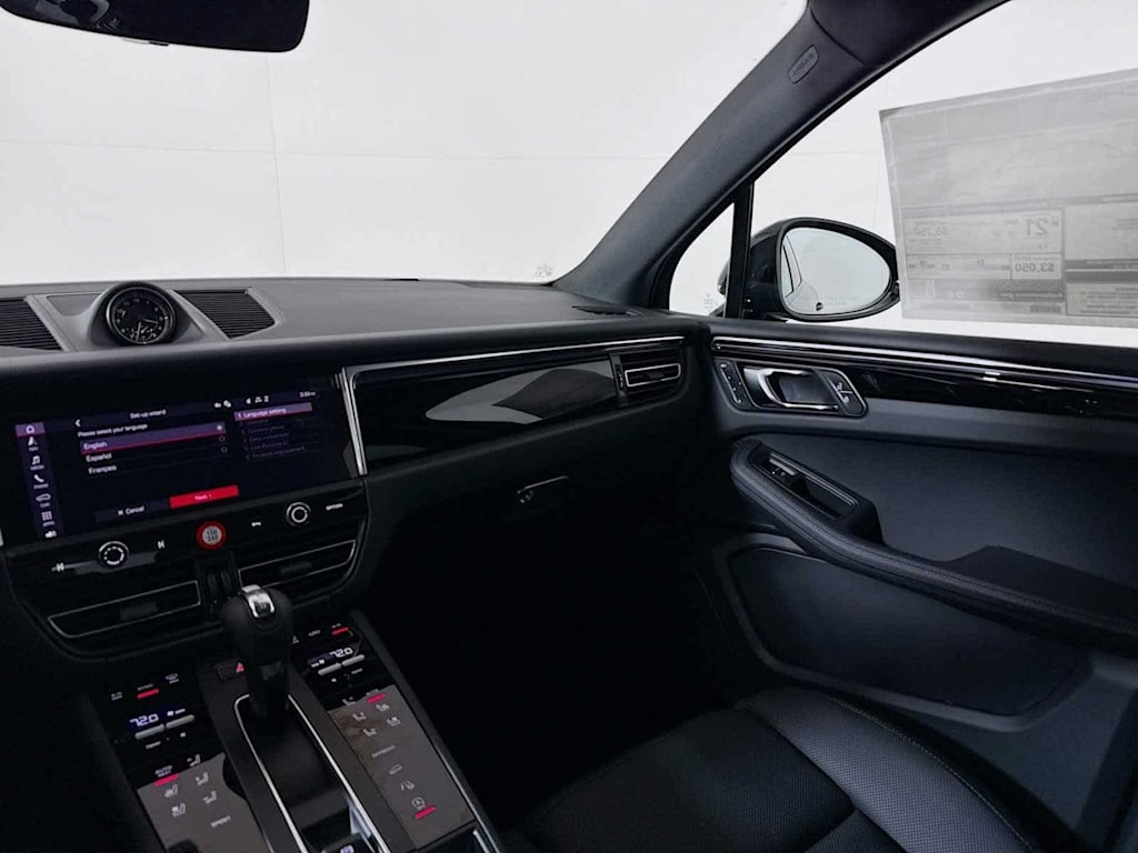 Thumbnail: 2025 Porsche Macan - 48