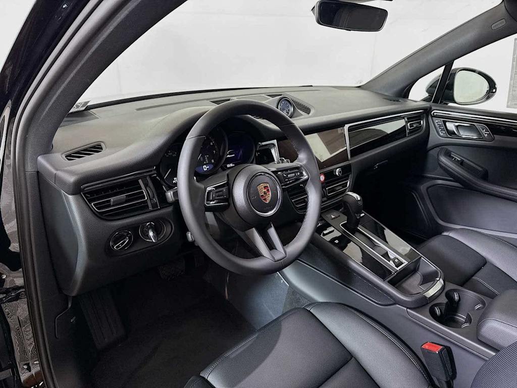 Thumbnail: 2025 Porsche Macan - 32