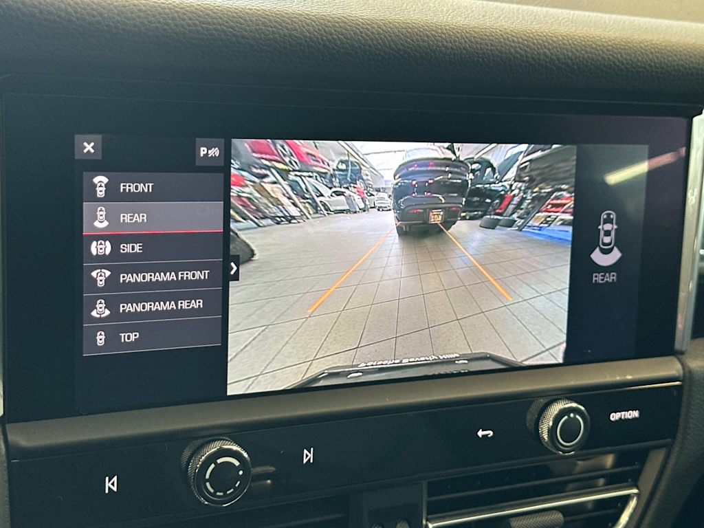 Thumbnail: 2025 Porsche Macan - 26