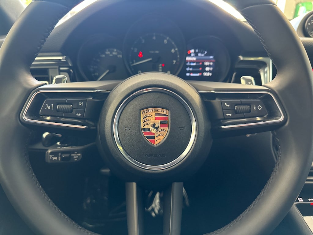 Thumbnail: 2025 Porsche Macan - 29