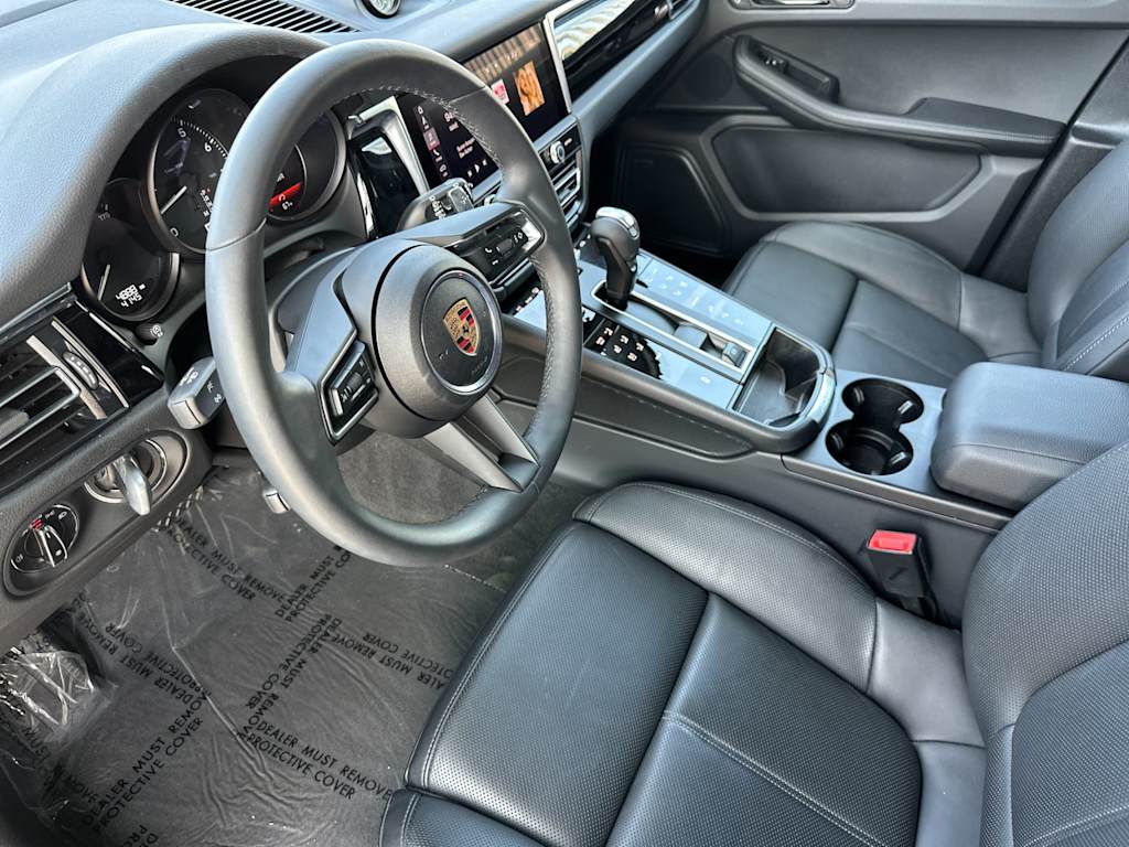 Thumbnail: 2025 Porsche Macan - 10