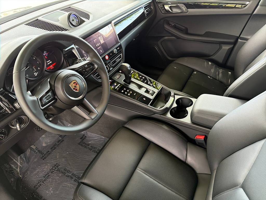Thumbnail: 2025 Porsche Macan - 10