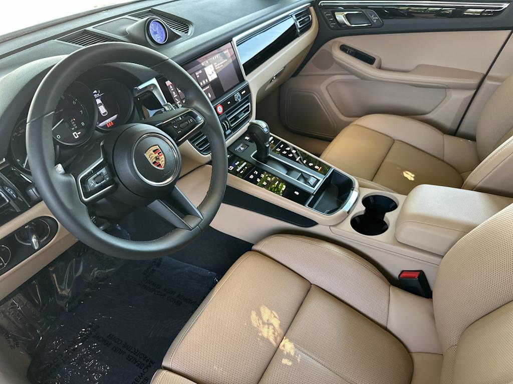 Thumbnail: 2025 Porsche Macan - 2
