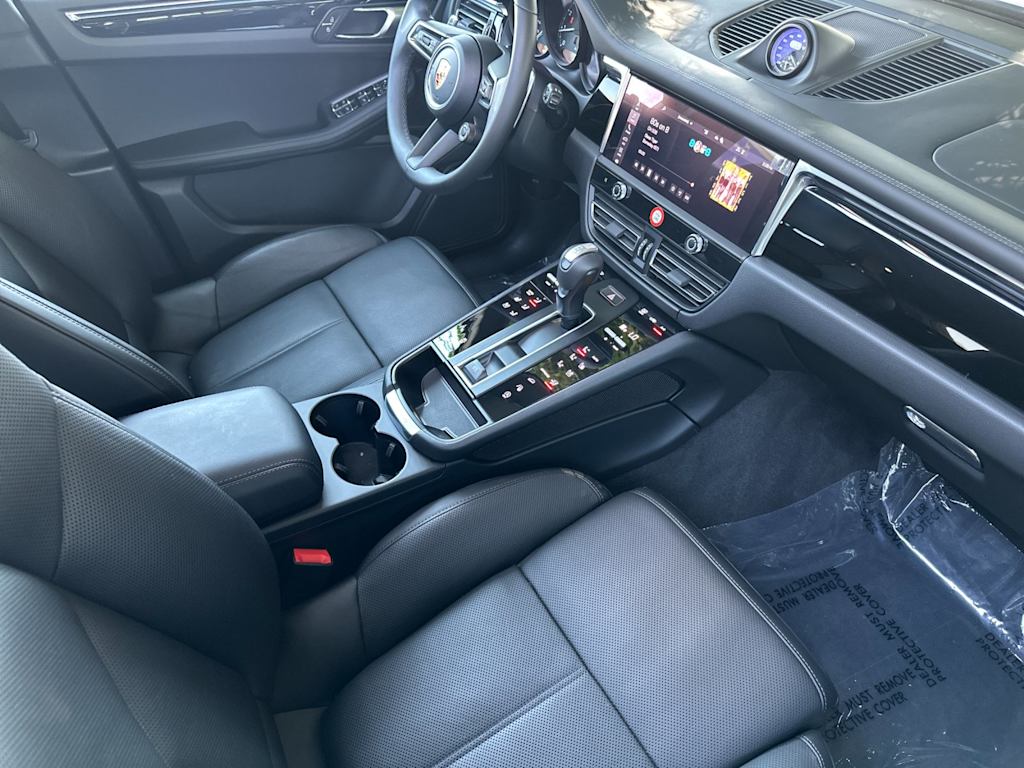 Thumbnail: 2026 Porsche Macan - 13